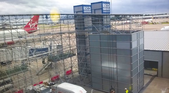 Flughafen Manchester rüstet Passagierterminal mit doppeltem RECO-Passagieraufzug aus